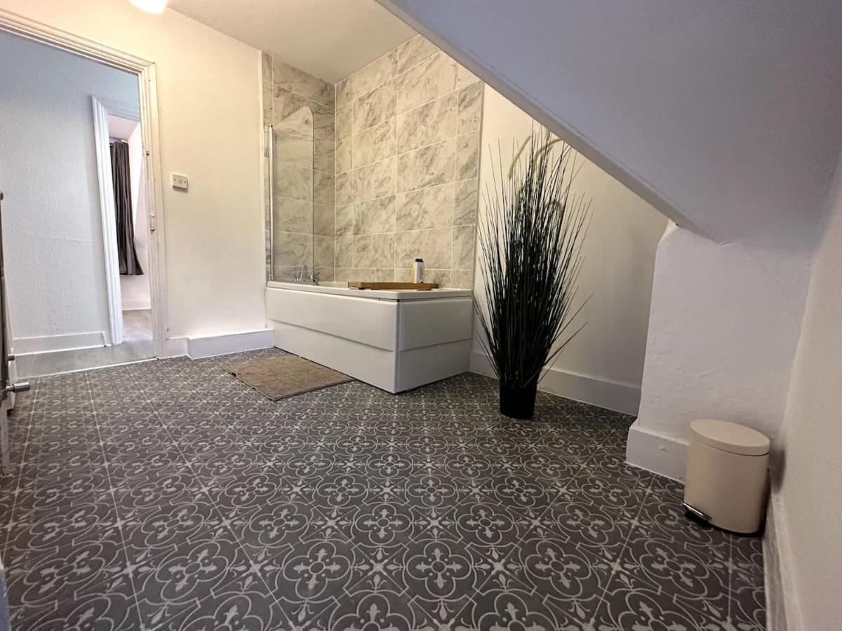 Wonderful 2 Bedroom On Tower Bridge 런던 외부 사진