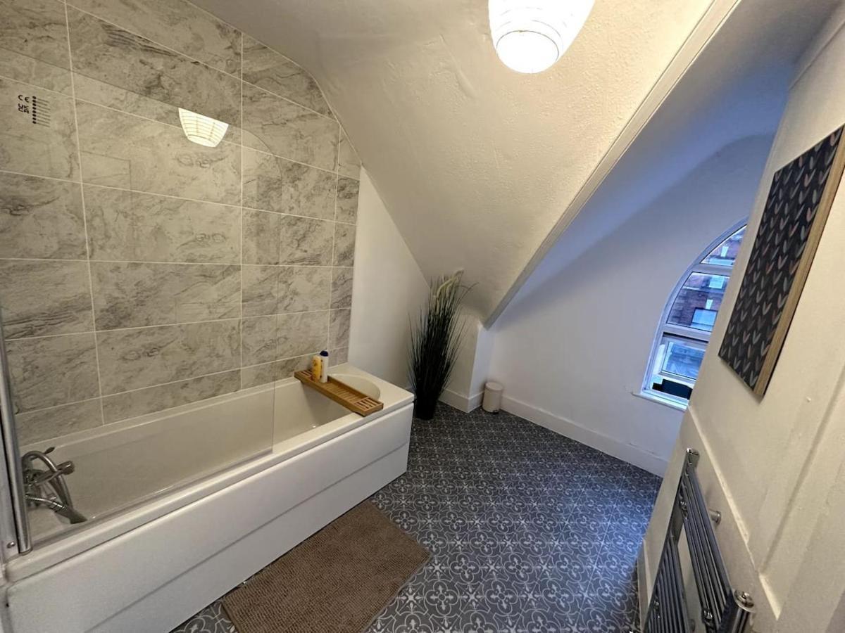Wonderful 2 Bedroom On Tower Bridge 런던 외부 사진